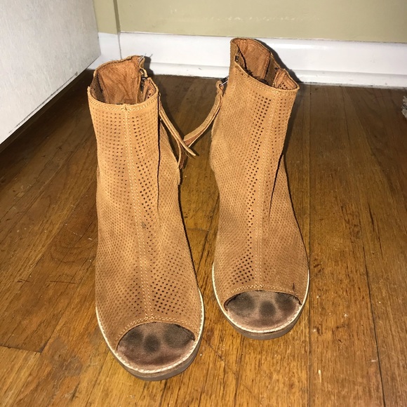 Heels - Picture 2 of 5